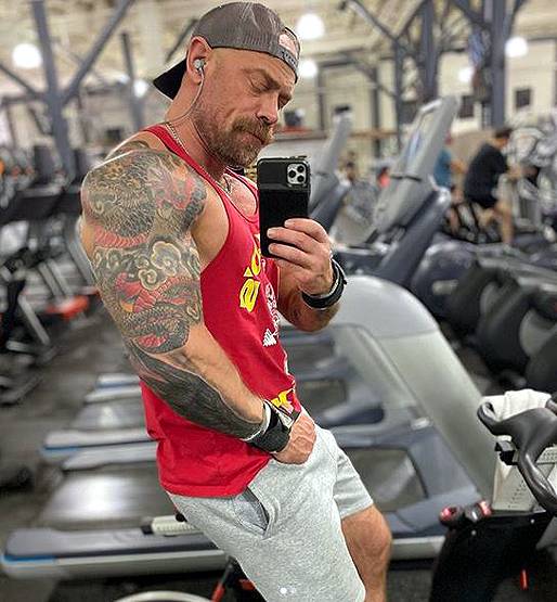 कोरोना वायरस का असर, सूख कर कांटा हो गया बॉडी बिल्डर, Photos