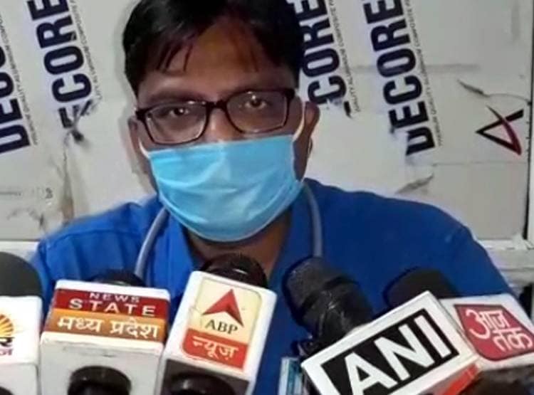 नदी से पानी पी रही थी महिला, मगरमच्छ ने हमला कर चबा लिया हाथ