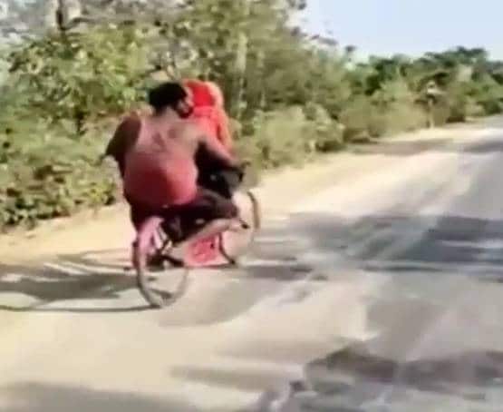 15 साल की लड़की साइकिल पर घायल पिता को बिठाकर गुरुग्राम से पहुंची बिहार