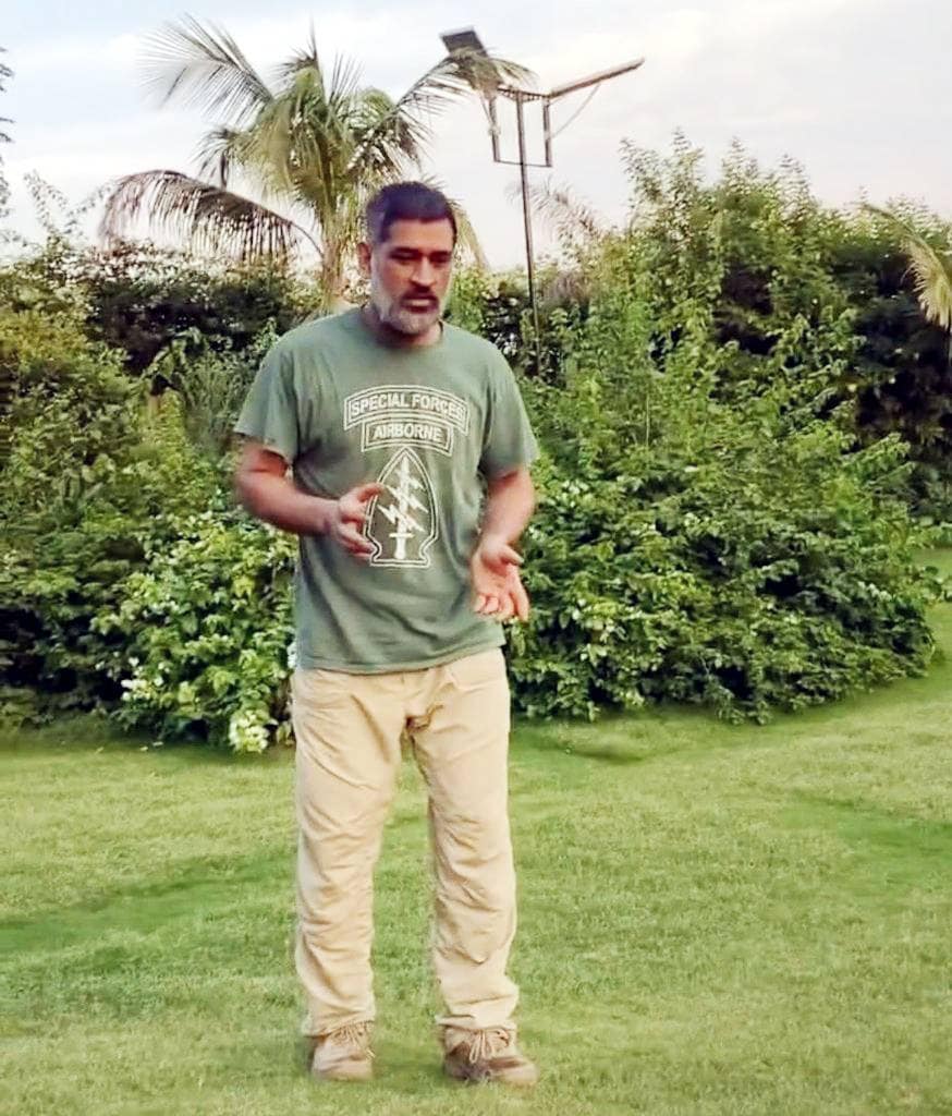 लॉकडाउन में धोनी का ऐसा चेहरा..? माही का ये लुक हुआ वायरल