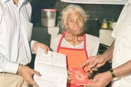 लॉकडाउन में खाने को तरस रहे मजदूर, दादी 1 रुपये में भर रहीं गरीबों का पेट