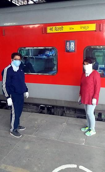 कैसे अपने शहर गए लोग, देखिए कोरोना स्पेशल ट्रेनों के अंदर की तस्वीरें
