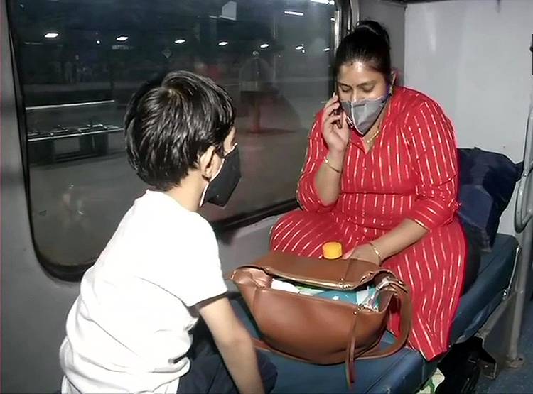 कैसे अपने शहर गए लोग, देखिए कोरोना स्पेशल ट्रेनों के अंदर की तस्वीरें