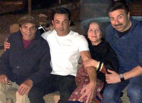 कपूर से लेकर खान तक, ये हैं बॉलीवुड के मशहूर परिवार, पीढ़ियों से कायम है दबदबा