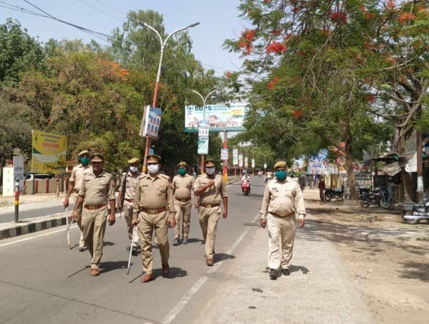 सपना चौधरी के गाने पर थाने में मंदबुद्धि से कराया डांस, हुआ एक्शन