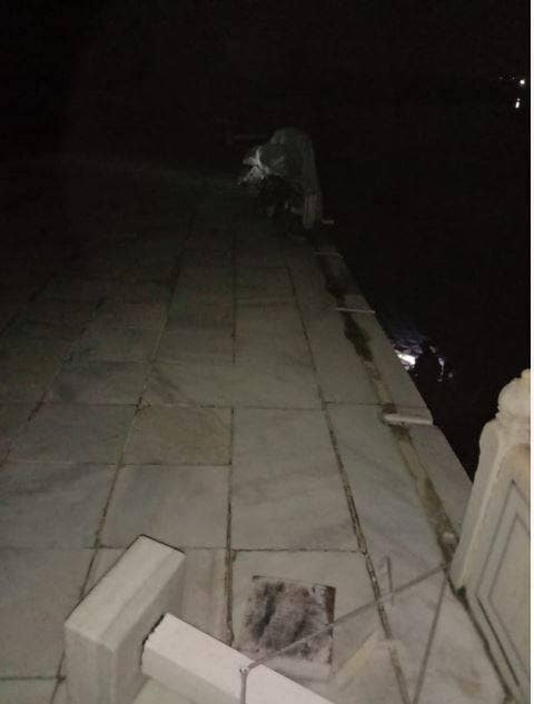 आंधी-बारिश से ताजमहल परिसर में भी नुकसान, रेलिंग टूटी-पेड़ गिरे