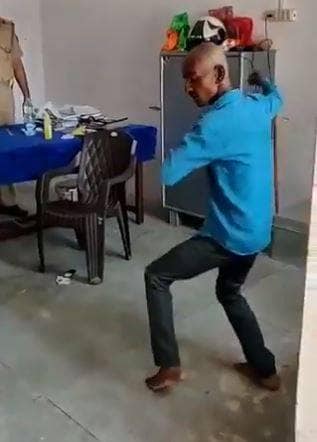 सपना चौधरी के गाने पर थाने में मंदबुद्धि से कराया डांस, हुआ एक्शन