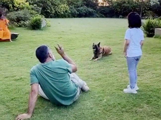 धोनी का लुक देखकर फैंस को लगा Shock, बोले- बूढ़ा शेर ज्यादा खतरनाक