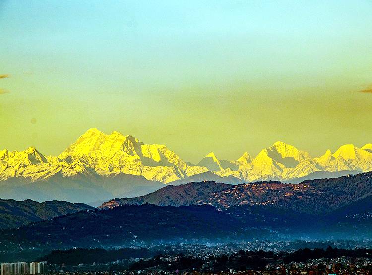 लॉकडाउन का कमाल, वर्षों बाद काठमांडू से दिखा माउंट एवरेस्ट!