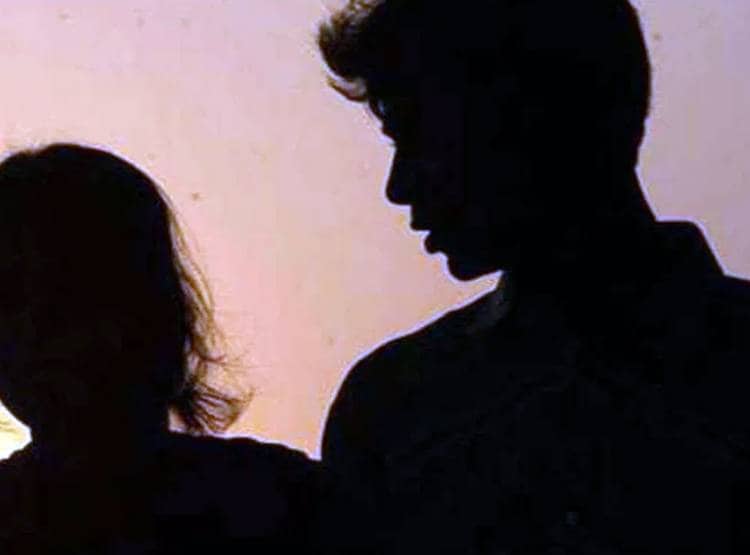 प्रेमिका के बुलाने पर रात में घर पहुंचा प्रेमी, बाहर निकलते ही हत्या