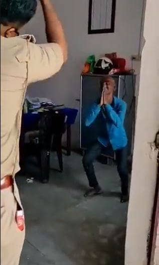 सपना चौधरी के गाने पर थाने में मंदबुद्धि से कराया डांस, हुआ एक्शन