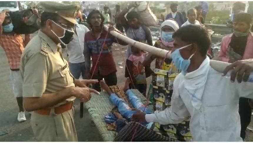 बीमार बेटे को चारपाई पर लेकर 800 KM के सफर पर निकला पिता