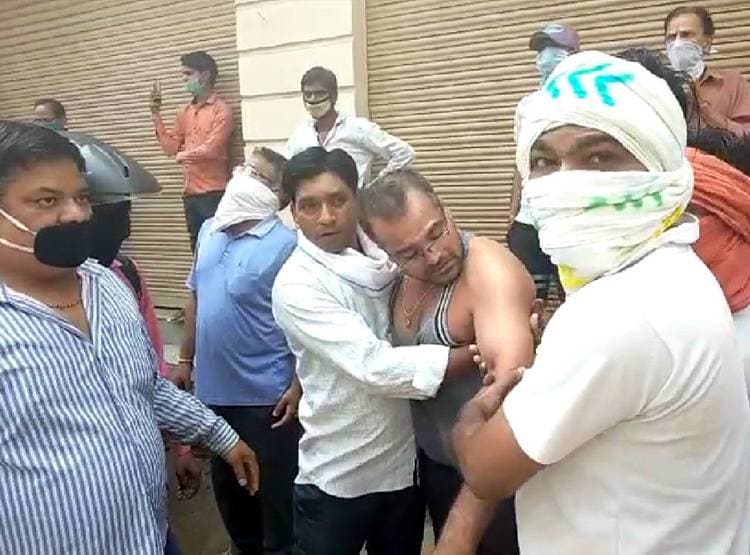 3 मंजिला मकान में लगी आग तो मासूमों की चीख से दहला इलाका, जिंदा जले सात