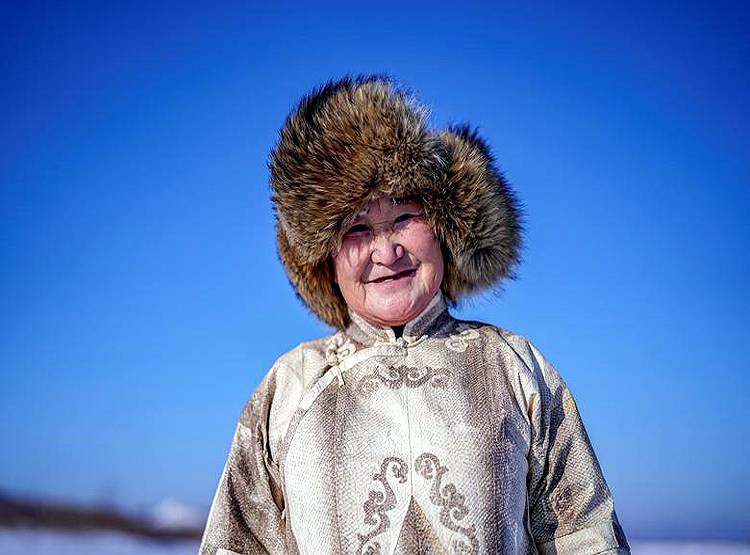 चीनः ये हैं 'जलपरियों के वंशज', इनके कपड़े बनते हैं मछलियों की खाल से