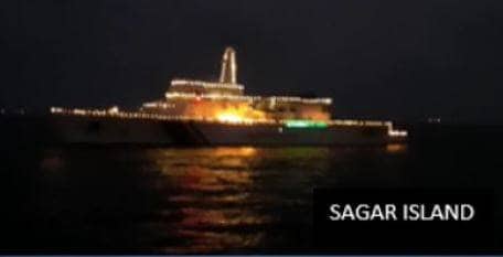 नेवी ने अलग अंदाज में दी कोरोना कर्मवीरों को सलामी, देखें तस्वीरें