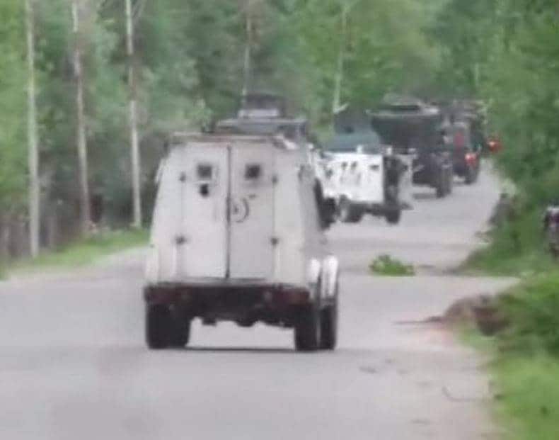 J&K: हंदवाड़ा में CRPF पर फिर हमला, महज 48 घंटे में शहीद हो गए 8 वीर जवान