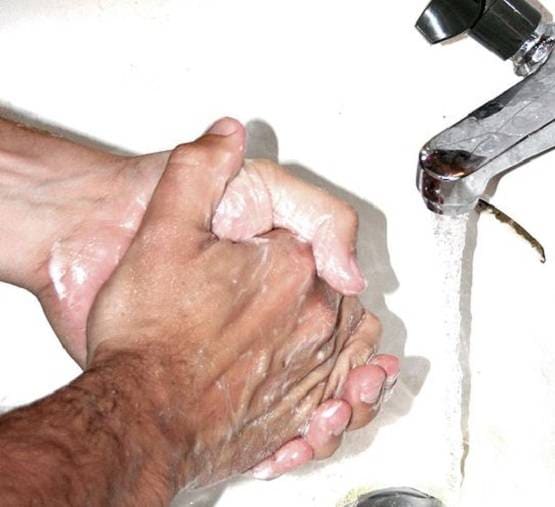 स्किन पर भी पड़ रहा कोरोना का बुरा असर, शरीर पर दिखे ऐसे धब्बे!