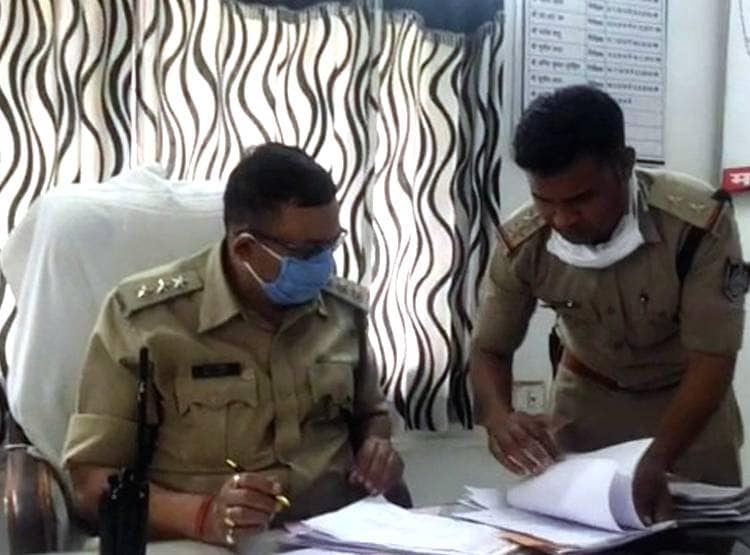 भाई संग बाइक में पेट्रोल भरवाने गई थी लड़की, 7 लड़कों ने किया गैंगरेप