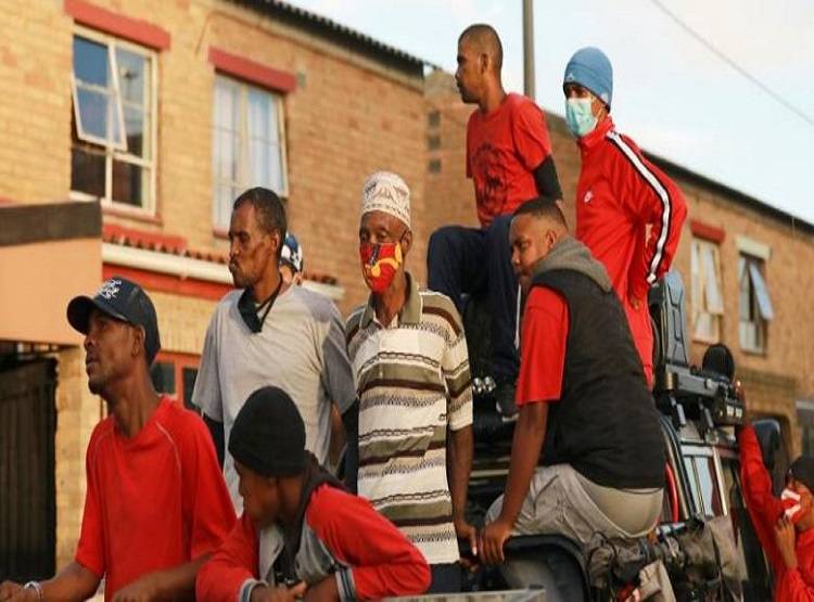 कोरोना संकट में खूंखार गैंग बने रॉबिन हुड, गरीबों में बांट रहे राशन