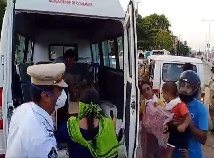 विशाखापट्टनम: गैस लीक का भयावह मंजर, सड़क पर ही गिरने लगे लोग