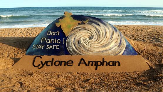 'अम्फान' तूफान ने मचाई तबाही, जानिए किस दिशा में बढ़ रहा, देखें Photos