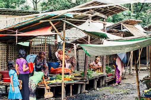 रोहिंग्या के सबसे बड़े रिफ्यूजी कैंप में पहुंचा कोरोना, 10 लाख की है आबादी