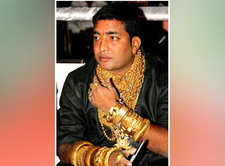 गोल्ड मैन के नाम से मशहूर सम्राट की मौत, पहनते थे करोड़ों का सोना