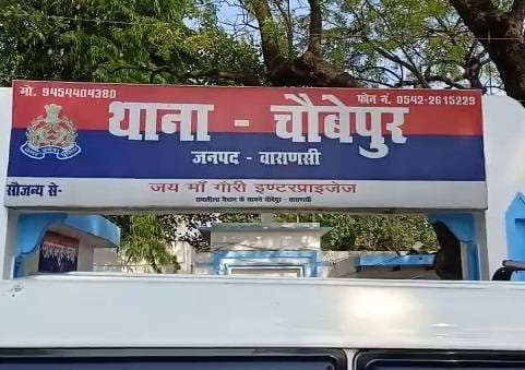 बीच सड़क पर दारोगा ने बनाया टिकटॉक वीडियो, हवा में लहराई एके-47