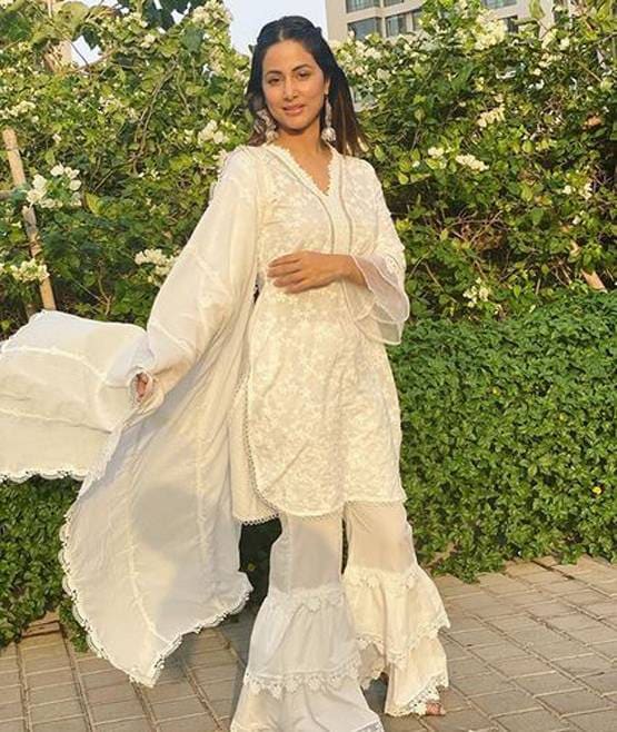 हिना खान ने व्हाइट आउटफिट में शेयर की फोटोज, कही ये पॉजिटिव बात