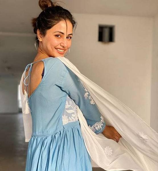 लॉकडाउन में हिना खान का लुक वायरल, सलवार-शूट में छाईं एक्ट्रेस