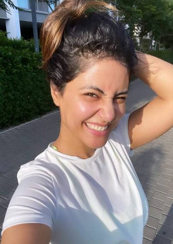 लॉकडाउन में हिना खान का वर्कआउट, शेयर की सनकिस्ड फोटो