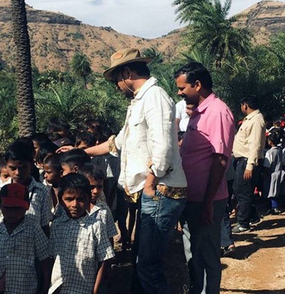 फार्महाउस पर स्कूल के बच्चों संग ऐसे मस्ती करते थे इरफान खान, देखें PHOTOS