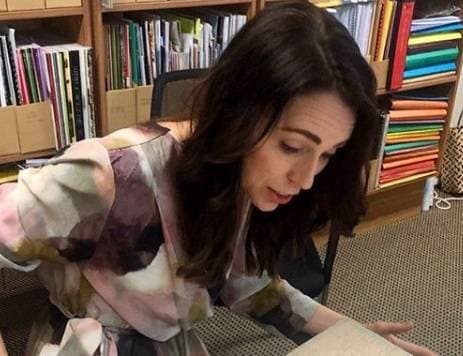 पार्टनर के साथ कैफे पहुंचीं इस देश की प्रधानमंत्री, लेकिन नहीं मिली एंट्री