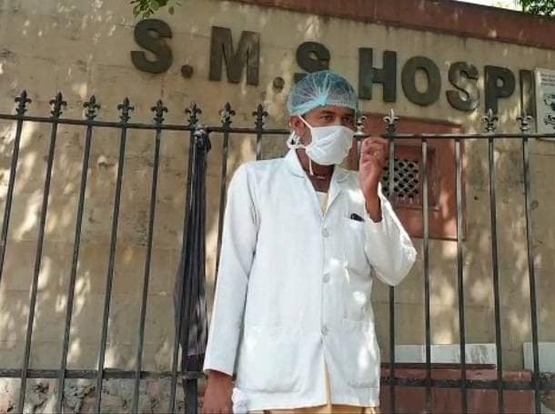 कोरोना से मरने वाले 64 लोगों का किया अंतिम संस्कार, दो माह से नहीं देखा घर