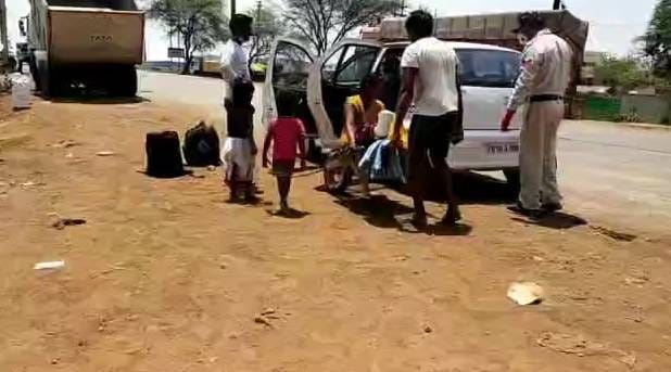 घायल पत्नी को हाथ गाड़ी पर ले जा रहा था पति, पुलिस ने कार से भिजवाया घर