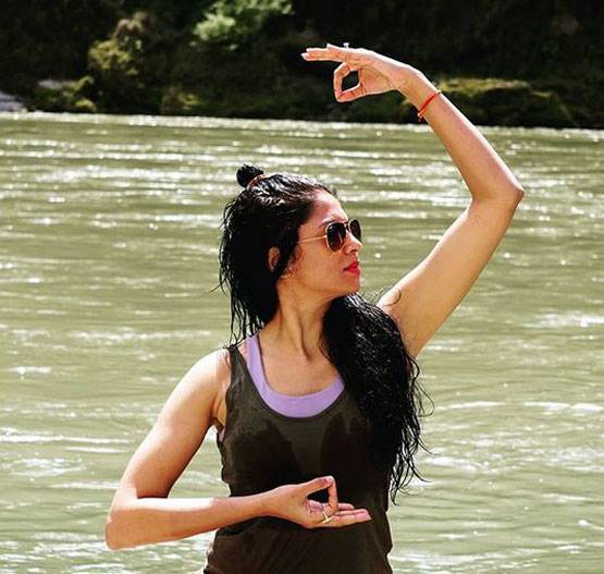 योग से लेकर रनिंग तक, लॉकडाउन में क्या है स्टार्स का फिटनेस फंडा