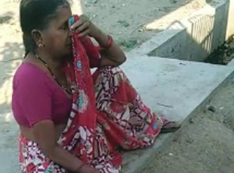 घर लौटे बेटा-बहू तो सगी मां ने भी कोरोना के डर से भगाया