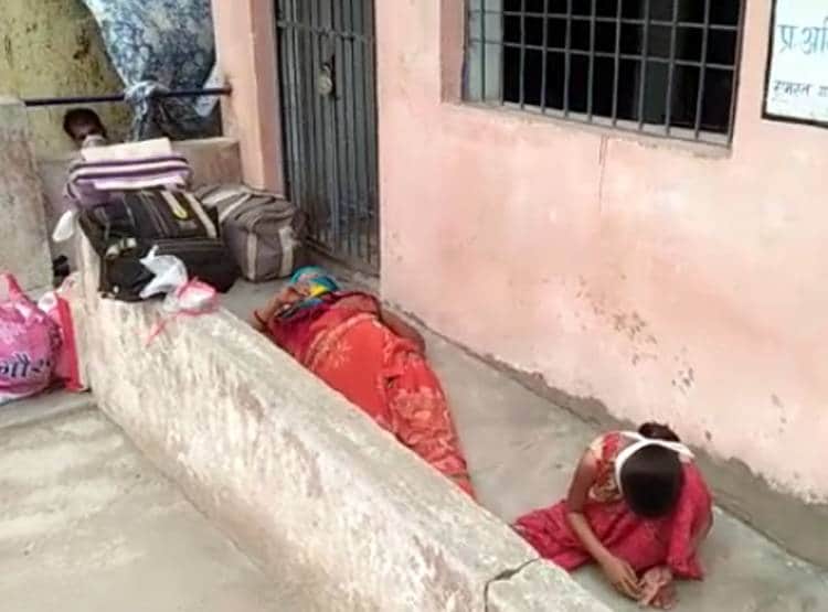 घर लौटे बेटा-बहू तो सगी मां ने भी कोरोना के डर से भगाया