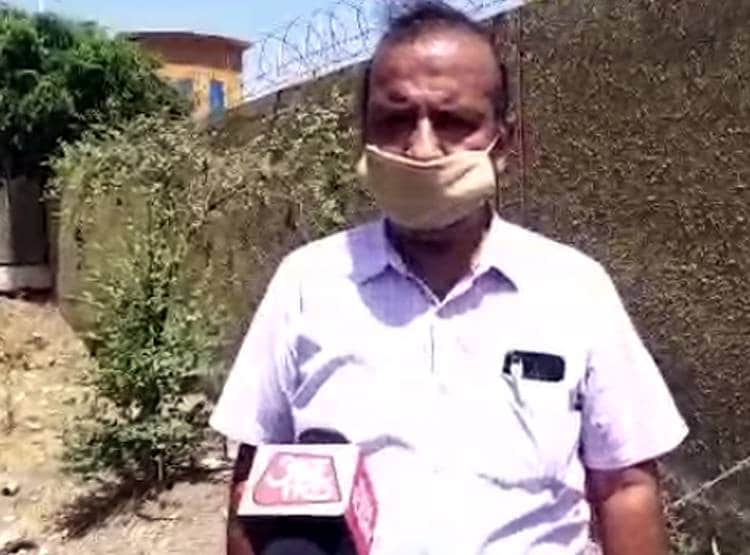 एक हाथ में मासूम, दूसरे में सूटकेस, पैदल किया 1 हजार किमी का सफर