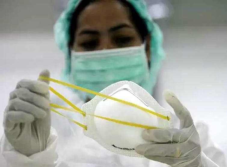 वैज्ञानिक बना रहे ऐसा मास्क, जो कोरोना वायरस के छूते ही बदल लेगा रंग