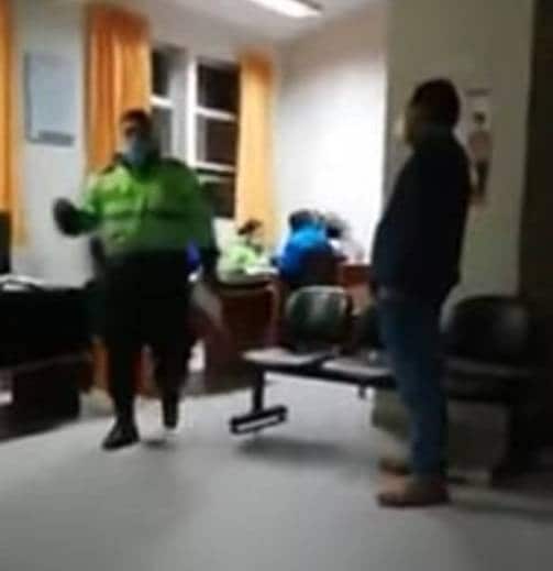 लॉकडाउन में मेयर कर रहा था दारू पार्टी, पकड़ा गया तो ताबूत में लेट गया