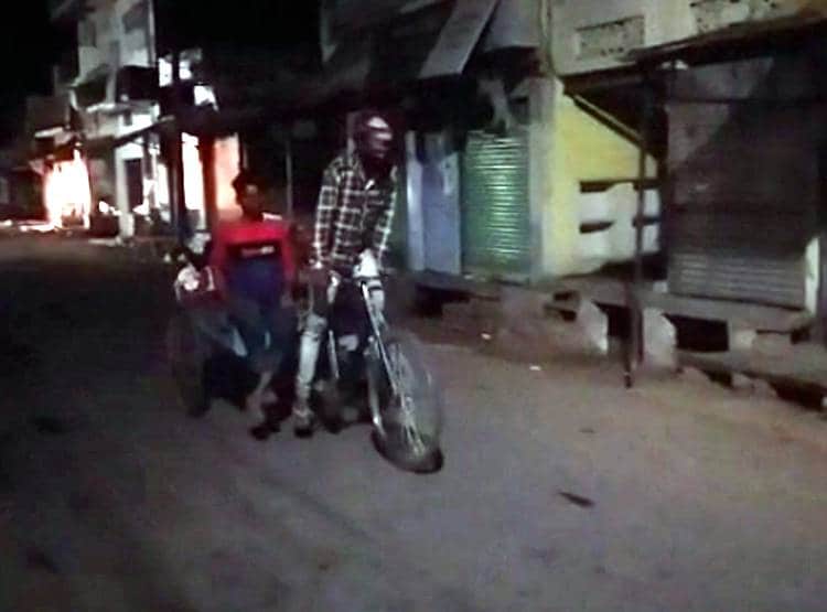 जुगाड़ का रिक्शा और 600 किमी का सफर, परिवार संग ऐसे पहुंचे घर