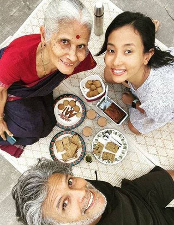 जब आधी रात पत्नी संग घूमने निकले थे मिलिंद, फोटोज शेयर कर याद किए पुराने दिन