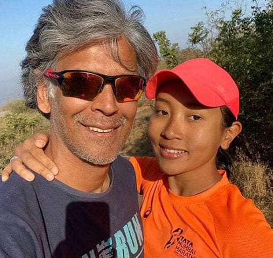 जब आधी रात पत्नी संग घूमने निकले थे मिलिंद, फोटोज शेयर कर याद किए पुराने दिन