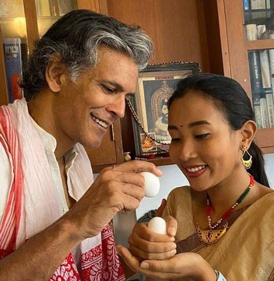 जब आधी रात पत्नी संग घूमने निकले थे मिलिंद, फोटोज शेयर कर याद किए पुराने दिन