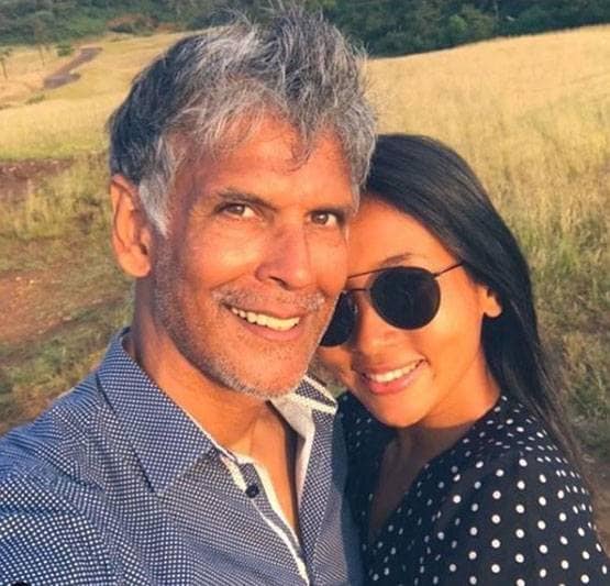 जब आधी रात पत्नी संग घूमने निकले थे मिलिंद, फोटोज शेयर कर याद किए पुराने दिन