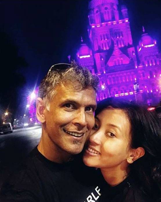 जब आधी रात पत्नी संग घूमने निकले थे मिलिंद, फोटोज शेयर कर याद किए पुराने दिन