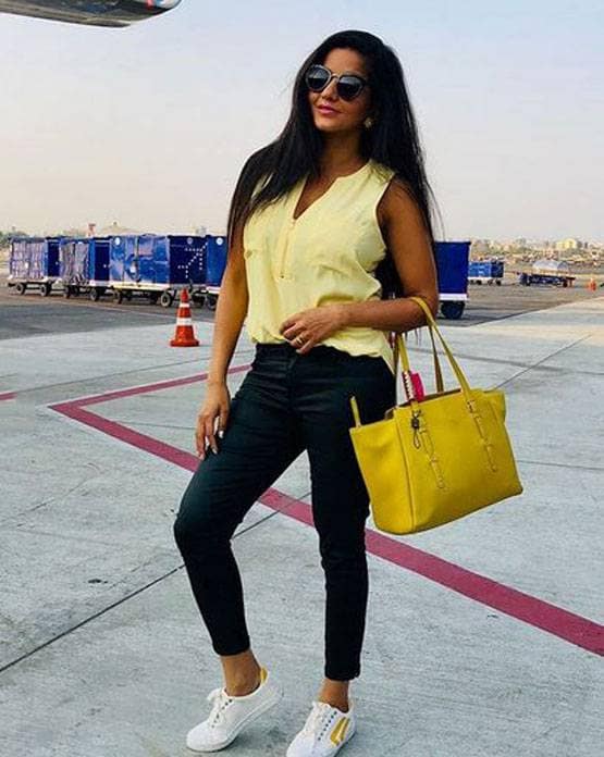 एयरपोर्ट से मोनालिसा ने शेयर की थ्रोबैक फोटोज, दिखा स्टाइलिश लुक