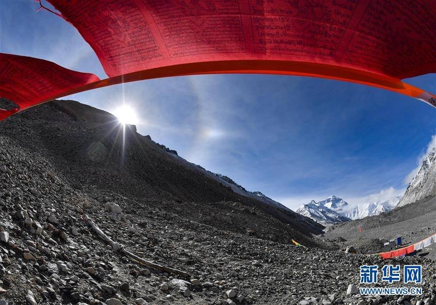 चीन ने जारी की माउंट एवरेस्ट की तस्वीर, बताया अपना हिस्सा फिर पलटा