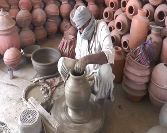 कोरोना काल में मिट्टी के बर्तन बनाने वालों की चांदी, ये है वजह